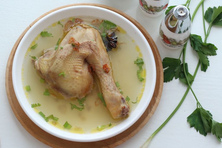 Resep Sop Ayam Bening ala Restoran, Tambah Sambal Cabai Rawit Hijau Halaman all - Kompas.com